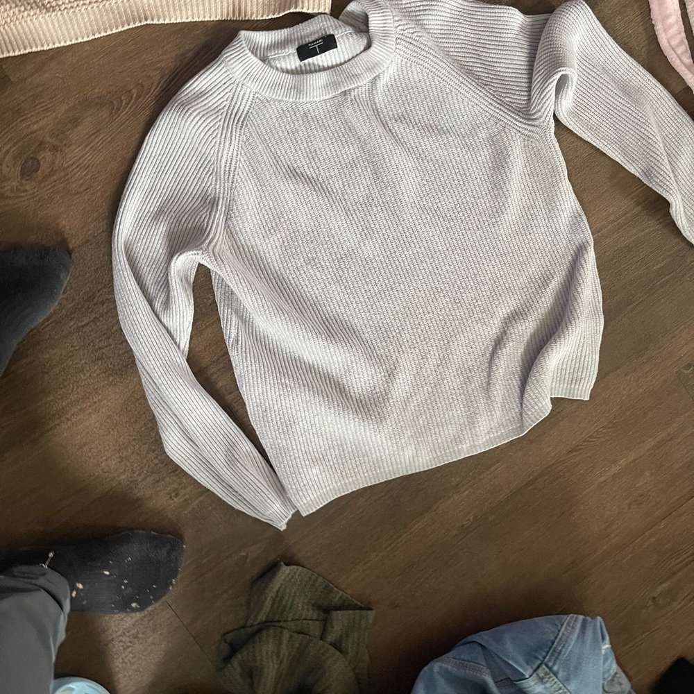 Tahari Light Gray Ribbed Crew Neck Sweater